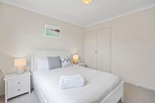 Sunny and roomy coastal getaway - 3