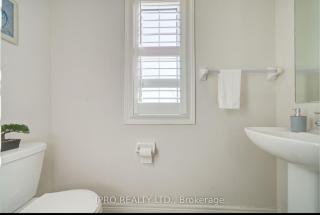 Four Bedroom Spacious House with Parking in Milton, Ontario - Milton - 8