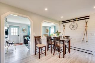 8 Mi to Jay Peak Resort Scenic Retreat with Deck - North Troy - 5