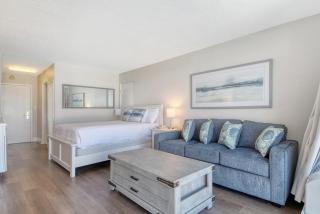 Waterfront Hotel Room, Huge Pool, Tiki Bar, Beach! - Sarasota - 5