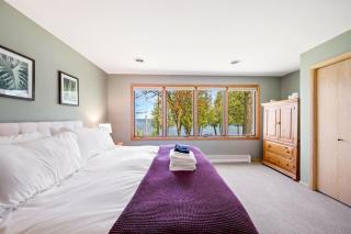 Yorita Manor - Lake Front Getaway! Dogs, Fire Pit & Deck - Sturgeon Bay - 9