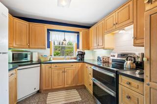 Yorita Manor - Lake Front Getaway! Dogs, Fire Pit & Deck - Sturgeon Bay - 4