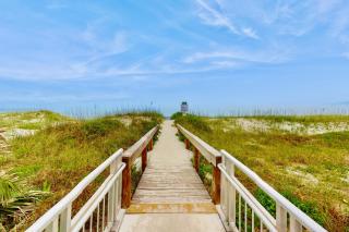 Modern oceanfront condo with outdoor pool, balcony, & washer/dryer - 8