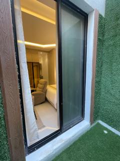 Modern studio with a private outdoor patio - Quai - 8