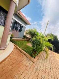 Home away Home - Kampala - 9