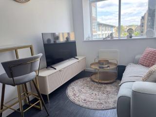 Modern & Compact 1 Bedroom Apartment in Bradford - Bradford - 0