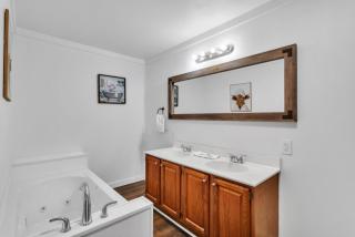 Spacious 5-bedroom House in Peaceful Area with Free WiFi - 5