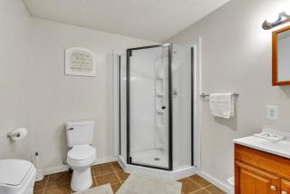 Spacious 5-bedroom House in Peaceful Area with Free WiFi - 6