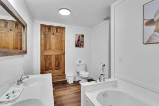 Spacious 5-bedroom House in Peaceful Area with Free WiFi - Chesterhill - 8