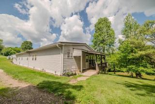 Spacious 5-bedroom House in Peaceful Area with Free WiFi - 0