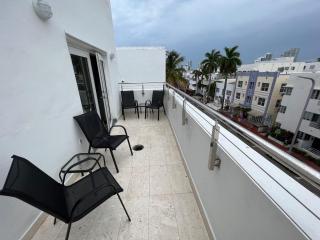 3 bedroom 2 bathroom Duplex with Terrace on the Beach - Miami Beach - 2