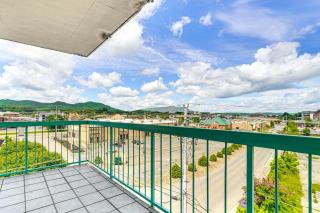 1 Mi to The Island in Pigeon Forge Condo with Pools - Pigeon Forge - 9