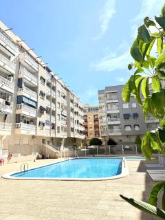 Apartament Diego, wybrzeże Costa Blanca, Hiszpania, z placem zabaw, basenem, grilem i kortem do koszykówki - Torrevieja - 0