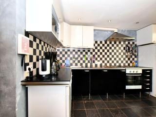 Holiday Home in Ardennes with Garden & BBQ - Lierneux - 2