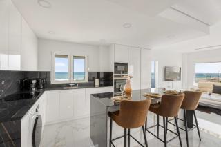 Beachside Getaway in Puerto Banús 3-Bedroom Apartment in Playa Rocío - Marbella - 7