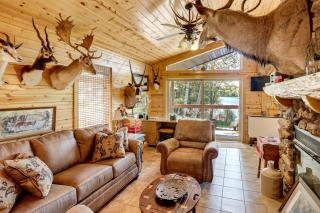 Lakefront Family Cabin with Views in Medford - Medford - 6