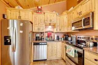 Lakefront Family Cabin with Views in Medford - Medford - 2