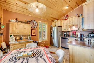 Lakefront Family Cabin with Views in Medford - Medford - 3