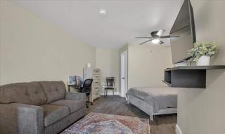 Modern Studio - Queen Bed Apartment - Huntsville - 4