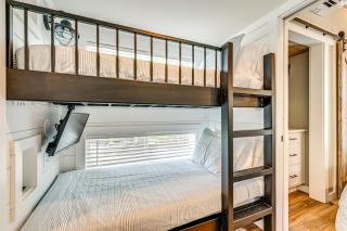 Lake Norman Cabin with Pool Access and Deck - Sherrills Ford - 2