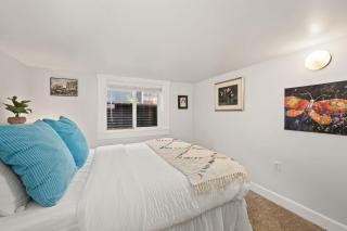 Peterson Retreat - Hot Tub, Bikes, Old Town - 2