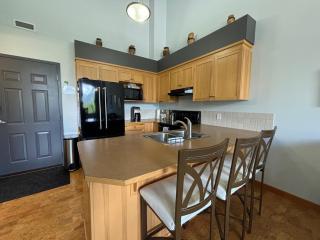 Ha Ling Haven - Penthouse with Shared Rooftop Hot Tub - 3