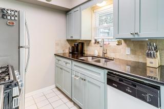 Pool Access Energy Corridor Townhome in Houston! - Houston - 4