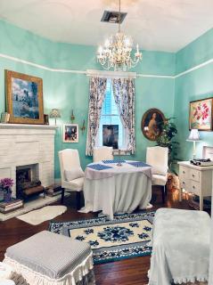 3BR Parisian Penthouse sleeps 5 w Balcony on Streetcar!! - New Orleans - 8