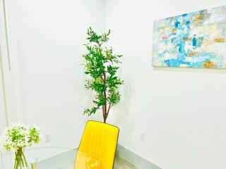 Newly Built Modern Central 2B On Sherman with Free Parking - 1