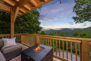 Mountain Views Hot Tub Family Room & Game Room - Swiss - 0