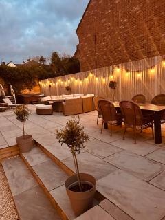 Luxury Group Celebration House with Hot Tub & Bar! - Warminster - 3