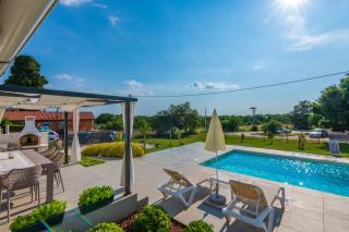 Villa Kati Bati, a perfect summer villa with pool - Butkovići - 2
