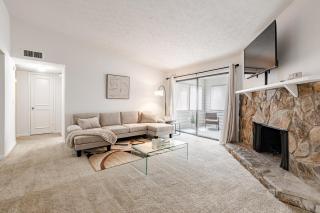 Modern Home Getaway in North Atlanta near Perimeter Mall - Dunwoody - 0