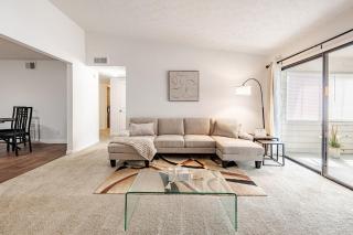 Modern Home Getaway in North Atlanta near Perimeter Mall - Dunwoody - 4