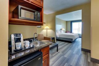 Holiday Inn Express Hotel & Suites Richmond by IHG - Richmond - 1