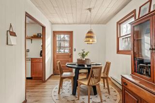 The Pines Cozy Arrowhead Lake Escape with Pools and Outdoor Adventures - Pocono Lake - 8