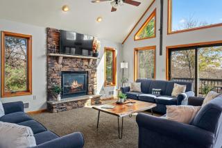 Lake View Chalet by AvantStay Lake Access Deck - Albrightsville - 0