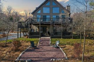 Lake View Chalet by AvantStay Lake Access Deck - Albrightsville - 6