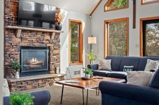 Lake View Chalet by AvantStay Lake Access Deck - Albrightsville - 1