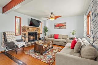 Stylish Renovated Home Open Layout Coffee Bar Near Hiking Waterfalls - East Stroudsburg - 6