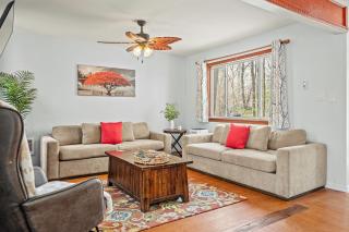 Stylish Renovated Home Open Layout Coffee Bar Near Hiking Waterfalls - East Stroudsburg - 5