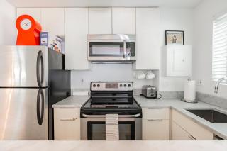 Great Location to Explore-1 BR Near Convention Center - 9