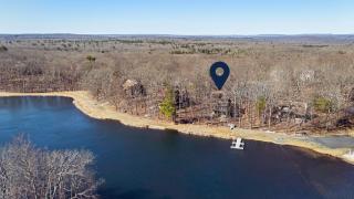 Pirate-Themed Lakefront Home w Kayaks Game Room Views Hidden Treasure Hunt - East Stroudsburg - 7
