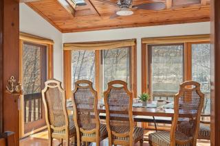 Pirate-Themed Lakefront Home w Kayaks Game Room Views Hidden Treasure Hunt - East Stroudsburg - 1