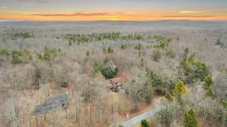 Rustic-Chic Escape w Hot Tub Fireplace Nature Views Pine Woods Loft - Lehigh - 8