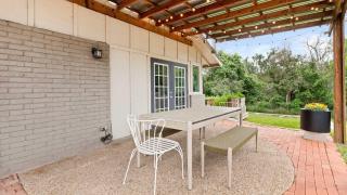 Upstay Contemporary 3BR Family Home with Garden and Indoor Fireplace - Austin - 6