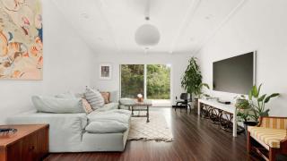 Upstay Contemporary 3BR Family Home with Garden and Indoor Fireplace - Austin - 0