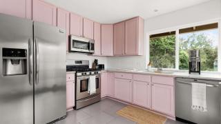 Upstay Contemporary 3BR Family Home with Garden and Indoor Fireplace - Austin - 1