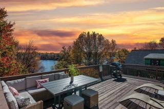 Emerald Bluff by AvantStay Lake Views Deck Fire Pit Game Room - Long Pond - 8