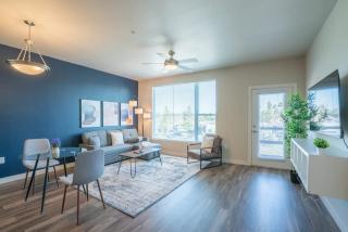 Spacious 1BD - Balcony, Pool, Gym, W-D - Sleeps 4 - Tempe - 0